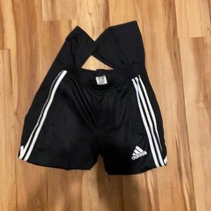 🏎 Adidas pants. 🧢